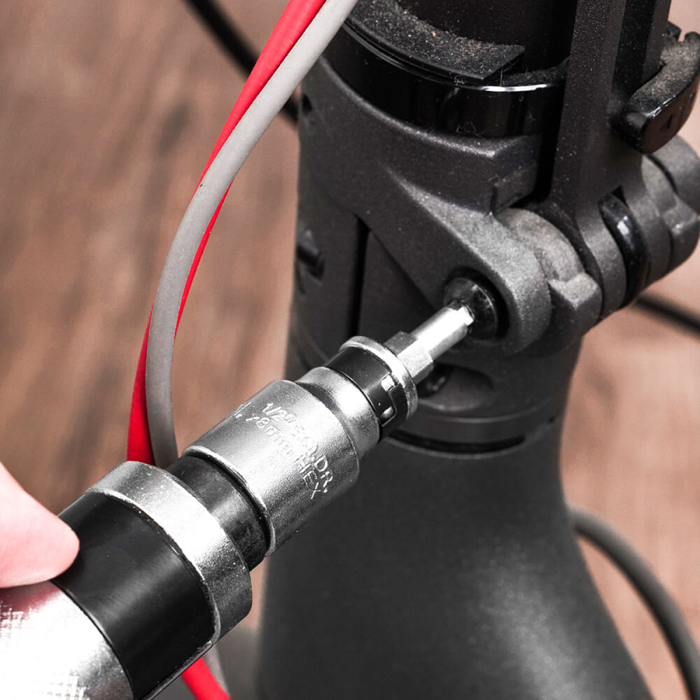 ชุดไขควงตอก DELTON รุ่น IHM-16 16 ชิ้น